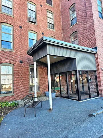 $2,000 | 156 Front Street, Unit 102, Exeter, NH 03833