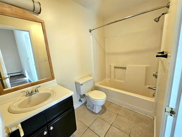 $2,000 | 156 Front Street, Unit 102, Exeter, NH 03833