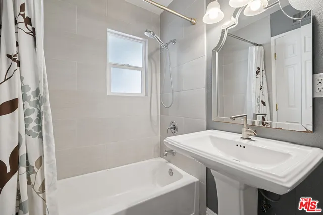 $970,000 | 970 Calle Nogal, Thousand Oaks, CA 91360