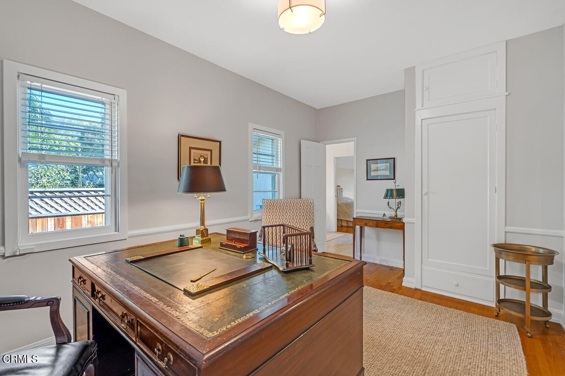 1333 Lida Street Pasadena, CA 91103 - Photo 18 of 38 a living room with dining table