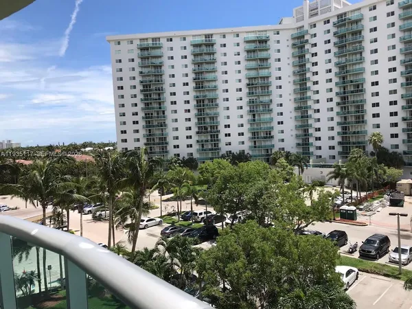 $2,600 | 19390 Collins Avenue, Unit 502, Sunny Isles Beach, FL 33160