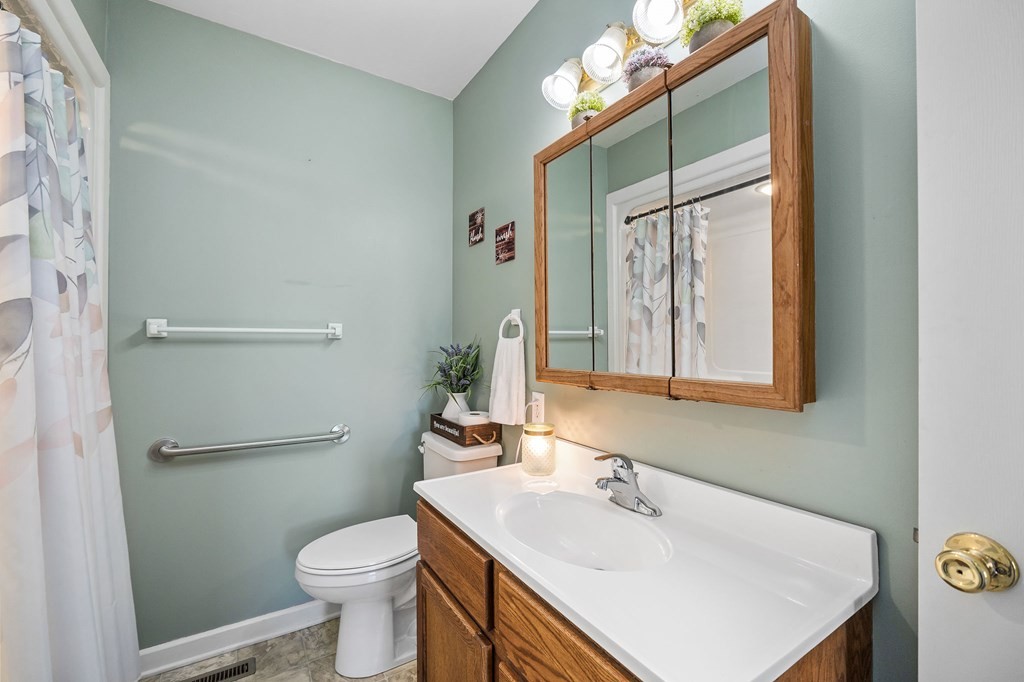 1656 Parker Road Sparta, TN 38583 - Photo 19 of 32 a bathroom with a sink a toilet and shower
