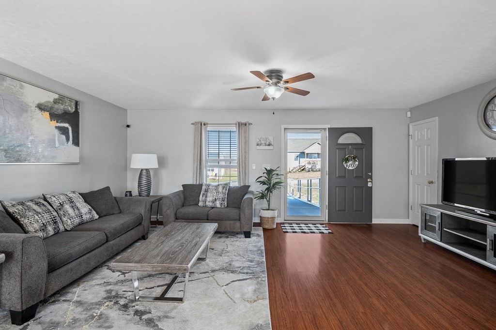 1656 Parker Road Sparta, TN 38583 - Photo 8 of 32 a living room with furniture and a flat screen tv