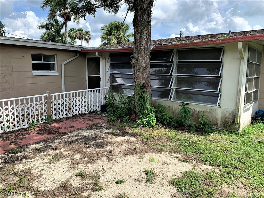 301 East Penn Road Lehigh Acres, FL 33936 - Photo 23 of 25 a backyard of a house with lots of green space