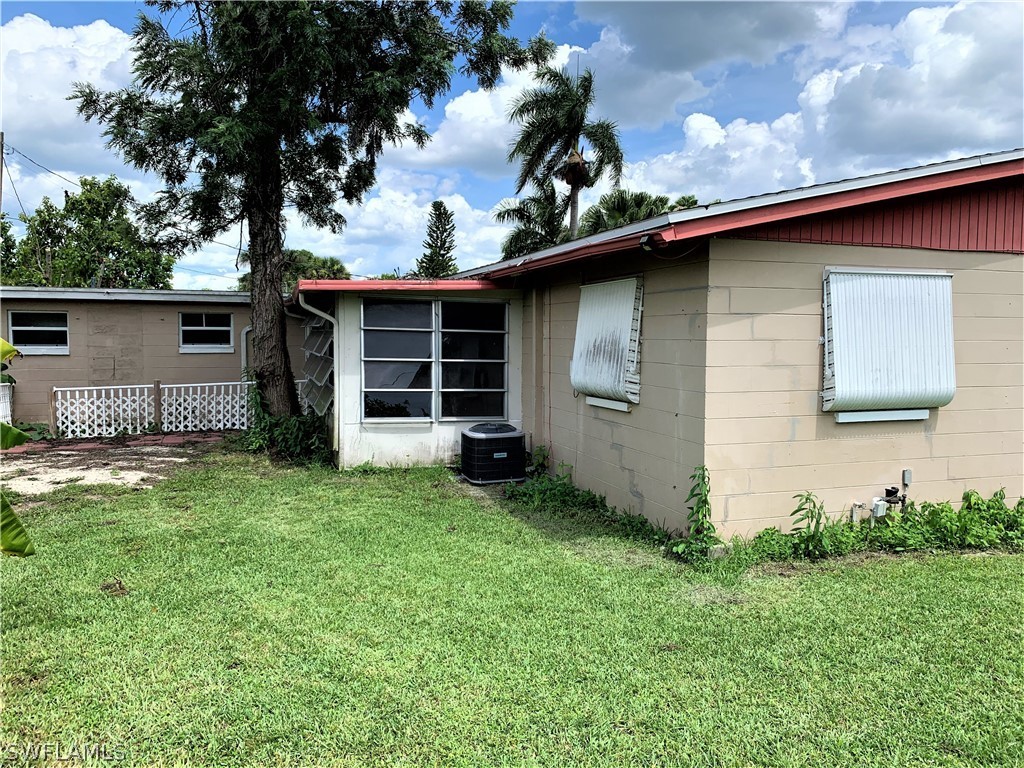 301 East Penn Road Lehigh Acres, FL 33936 - Photo 24 of 25 a backyard of a house with lots of green space
