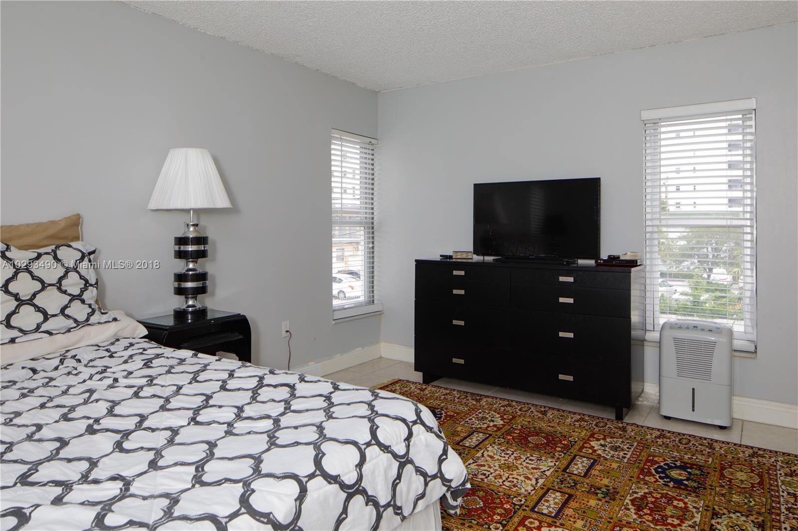 1300 Alton Road, Unit 2D Miami Beach, FL 33139 - Photo 5 of 13 Gallery Image 5