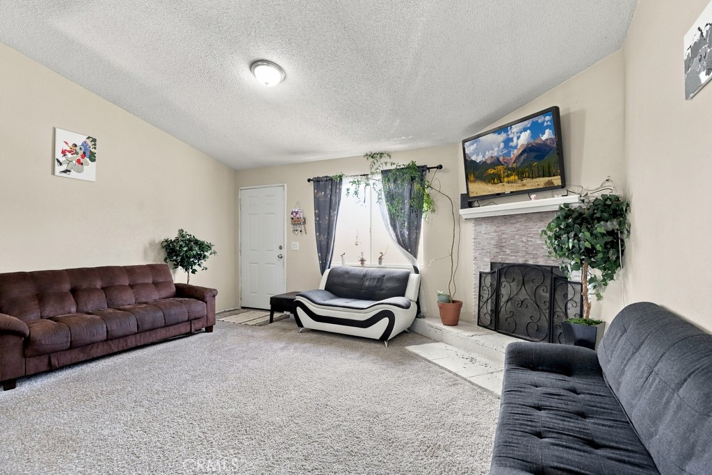 1930 Calaveras Road Pinon Hills, CA 92372 - Photo 4 of 30 Gallery Image 4