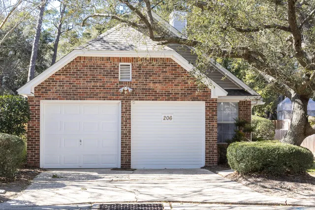 $2,000 | 206 Parkwood Circle, Niceville, FL 32578