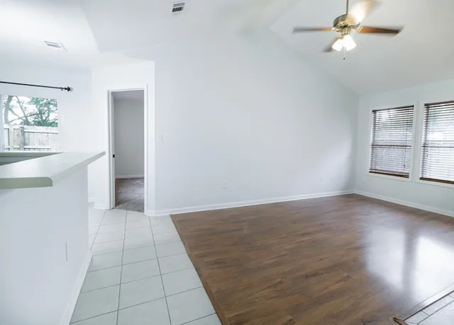 $2,200 | 206 Parkwood Circle, Niceville, FL 32578