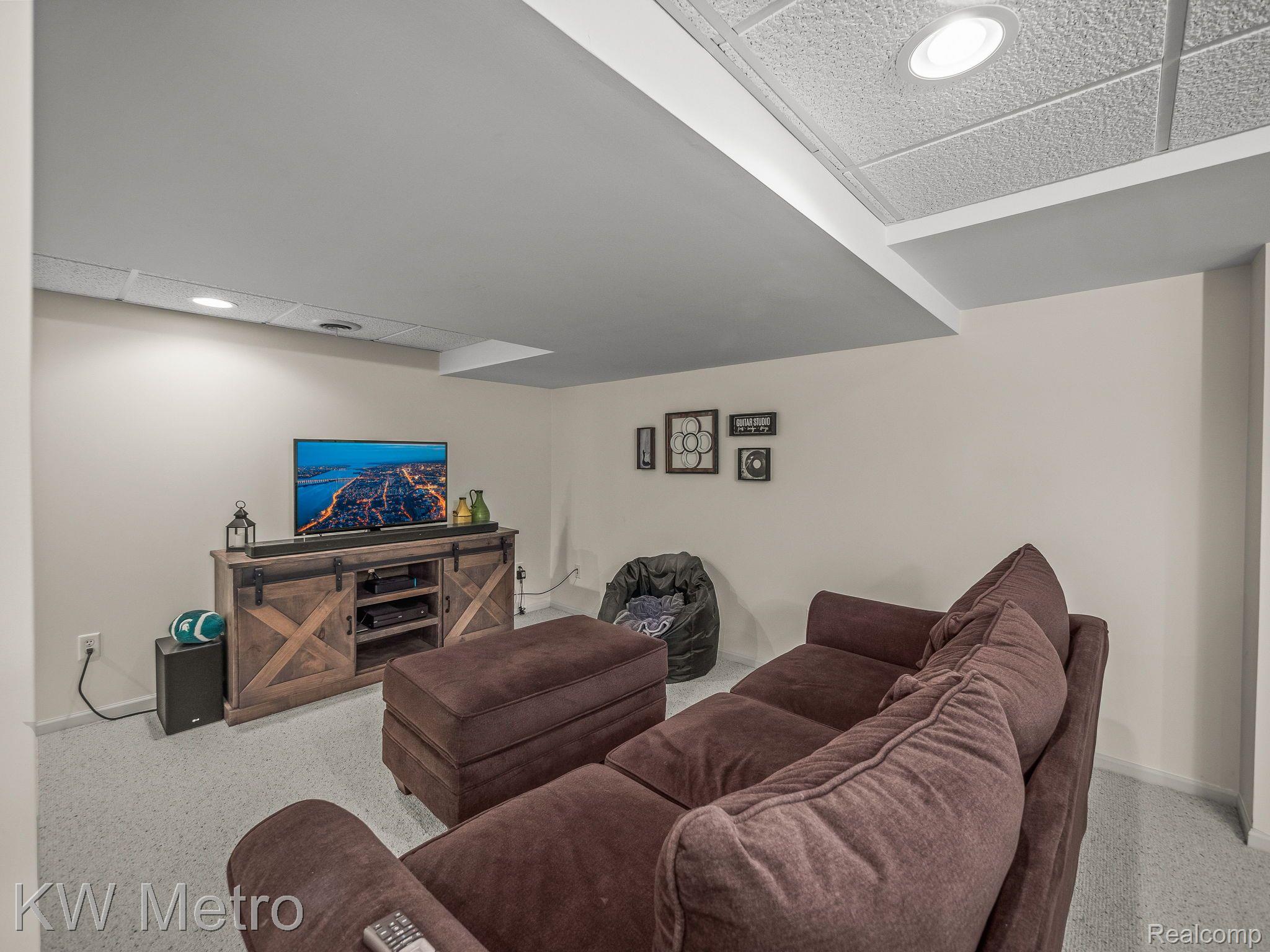3558 Normandy Drive Rochester, MI 48306 - Photo 37 of 45