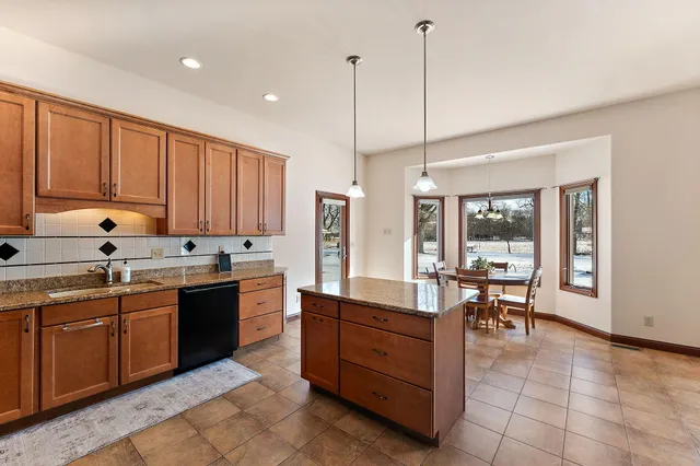 $679,000 | 2651 Woodbine Drive, Valparaiso, IN 46383