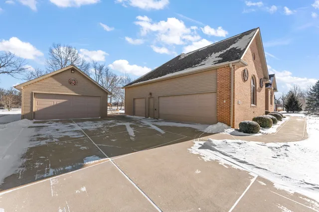 $679,000 | 2651 Woodbine Drive, Valparaiso, IN 46383