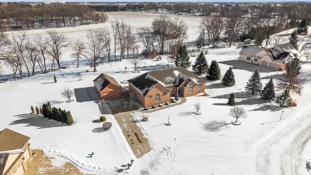 $679,000 | 2651 Woodbine Drive, Valparaiso, IN 46383