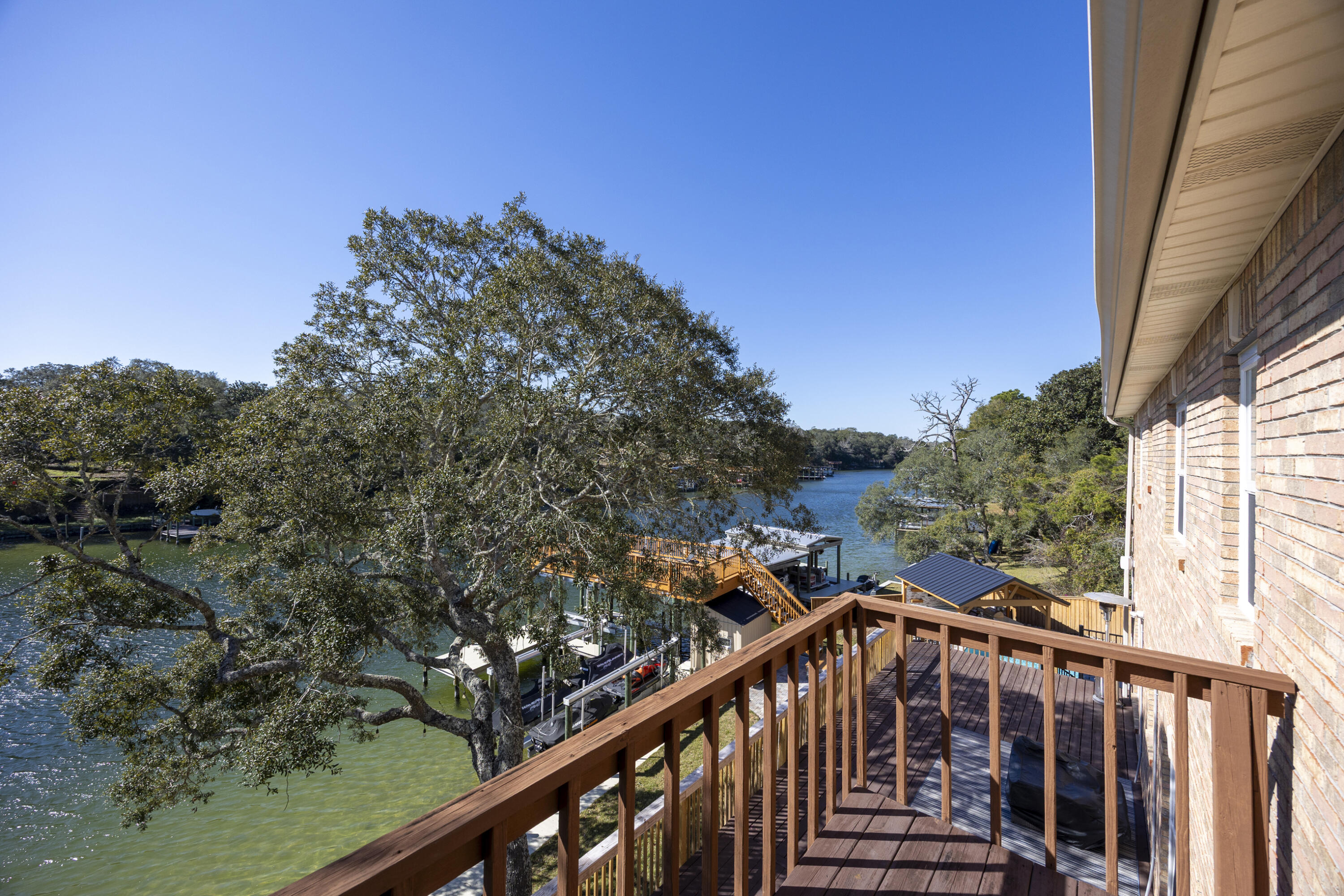147 Eldredge Road Fort Walton Beach, FL 32547 - Photo 24 of 82 a view of a balcony with a pot