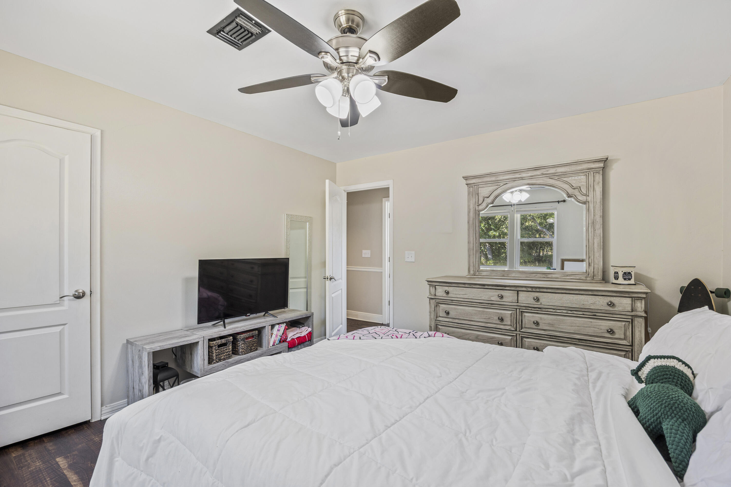 147 Eldredge Road Fort Walton Beach, FL 32547 - Photo 41 of 82 a bedroom with a bed and a flat screen tv