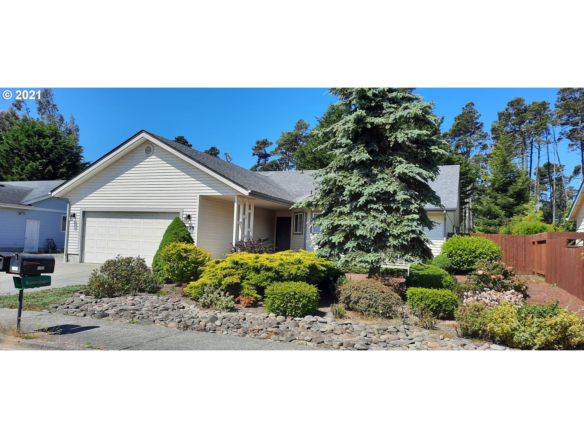 3929 Spruce Street Florence, OR 97439 - Photo 1 of 11 Gallery Image 1