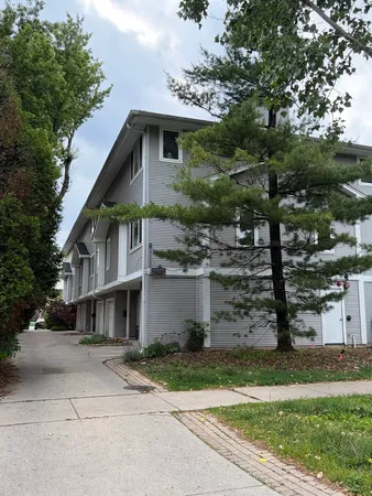 $449,900 | 425 South Harvey Avenue, Unit E, Oak Park, IL 60302