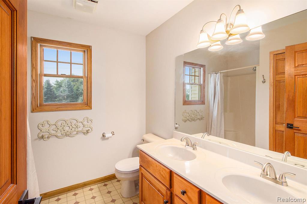 8472 Maltby Road Brighton, MI 48116 - Photo 17 of 36 Gallery Image 17