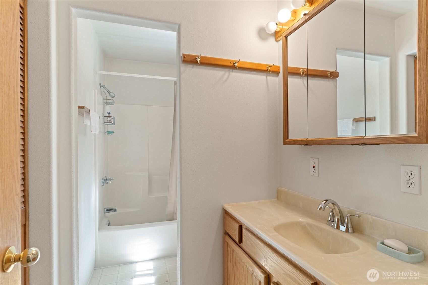 17976 Entiat River Road Entiat, WA 98822 - Photo 27 of 40 a bathroom with a sink and shower