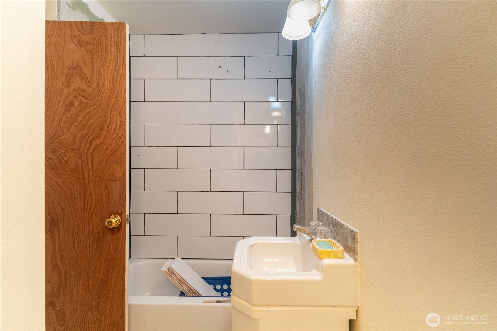 17976 Entiat River Road Entiat, WA 98822 - Photo 34 of 40 a bathroom with a sink and a mirror