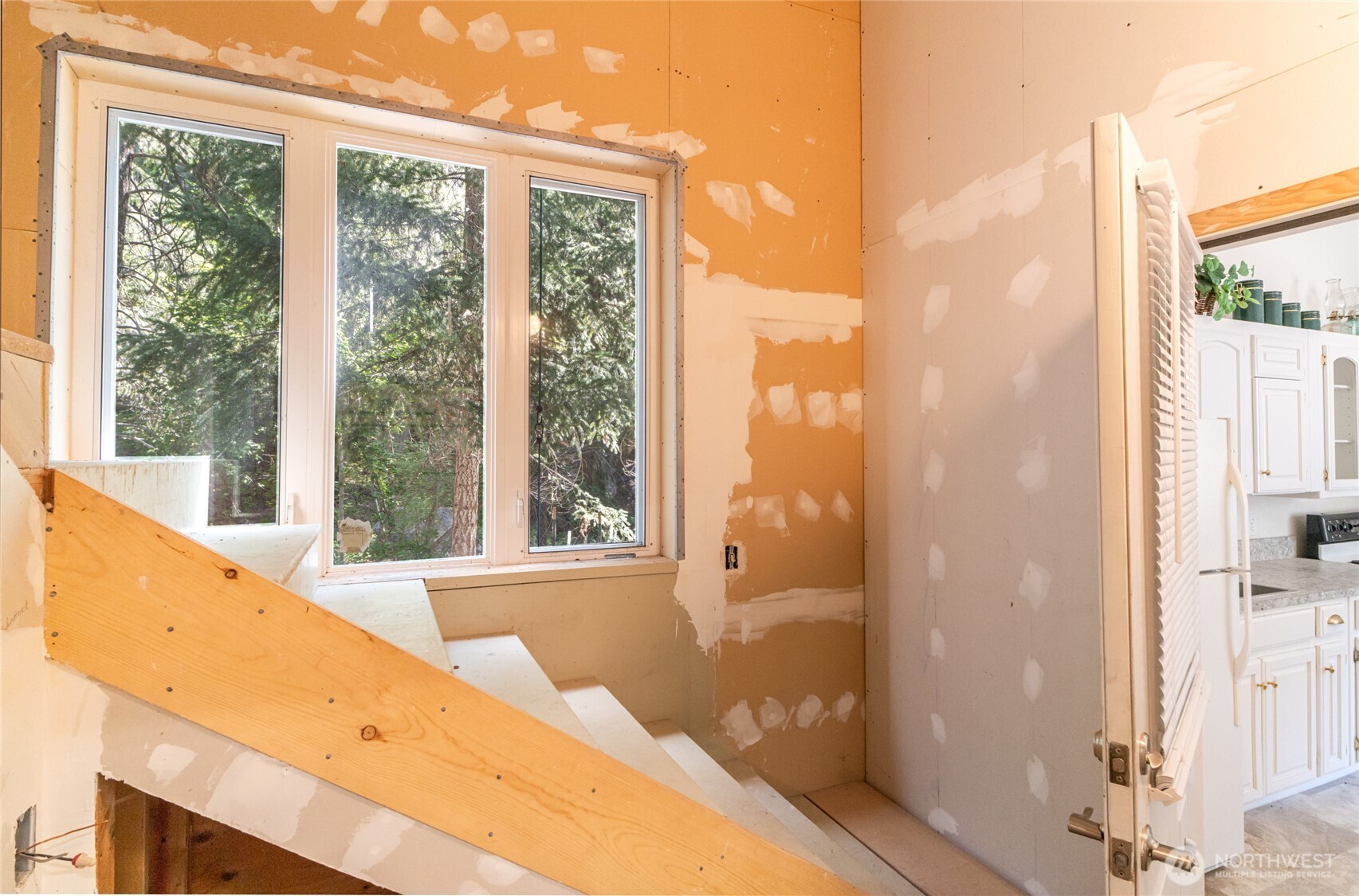 17976 Entiat River Road Entiat, WA 98822 - Photo 36 of 40 a view of a bathroom with a tub and shower