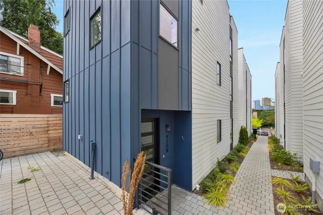 $1,125,000 | 920 16th Avenue, Unit B, Seattle, WA 98122