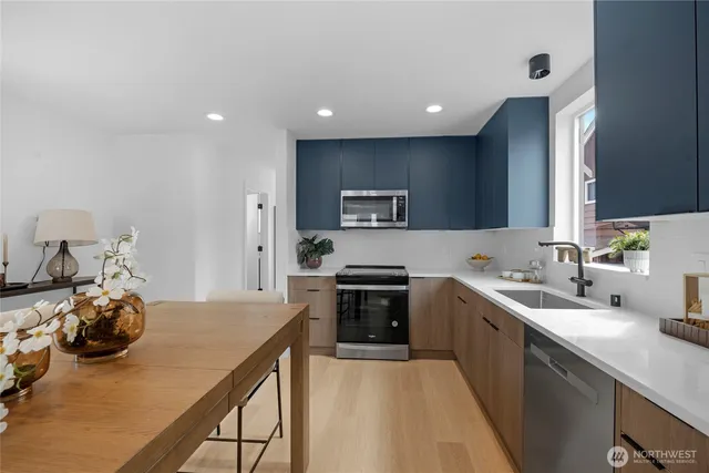 $1,125,000 | 920 16th Avenue, Unit B, Seattle, WA 98122