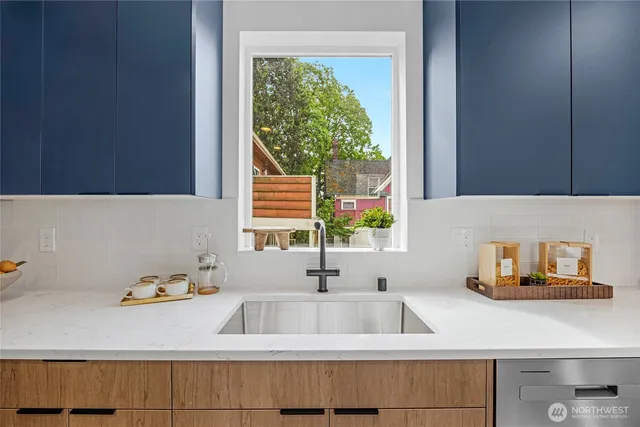 $1,125,000 | 920 16th Avenue, Unit B, Seattle, WA 98122