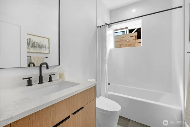 $1,125,000 | 920 16th Avenue, Unit B, Seattle, WA 98122