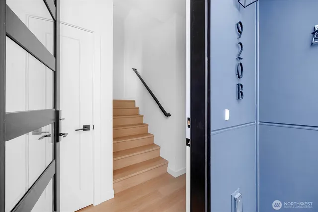 $1,125,000 | 920 16th Avenue, Unit B, Seattle, WA 98122