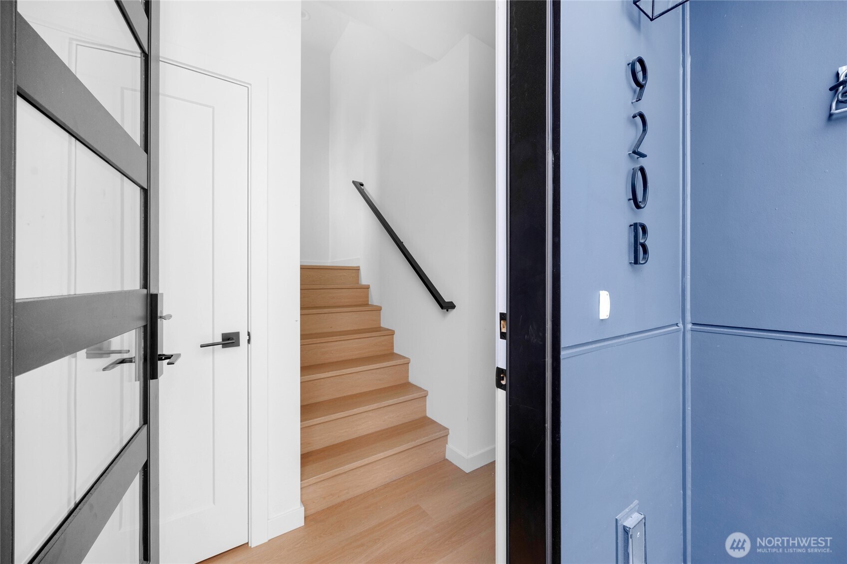 920 16th Avenue, Unit B Seattle, WA 98122 - Photo 2 of 34