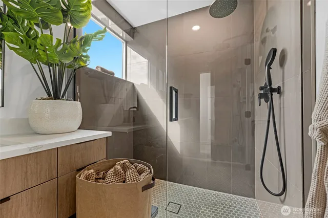 $1,125,000 | 920 16th Avenue, Unit B, Seattle, WA 98122