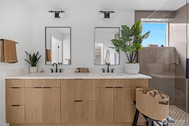 $1,125,000 | 920 16th Avenue, Unit B, Seattle, WA 98122