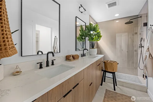 $1,125,000 | 920 16th Avenue, Unit B, Seattle, WA 98122