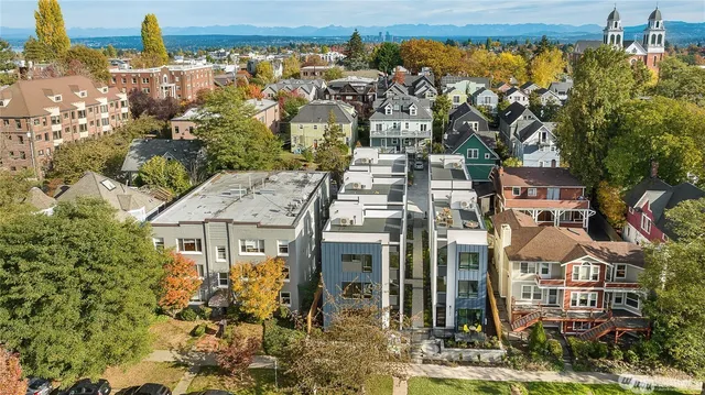 $1,125,000 | 920 16th Avenue, Unit B, Seattle, WA 98122