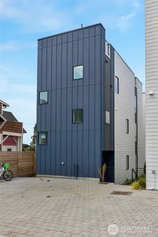 $1,125,000 | 920 16th Avenue, Unit B, Seattle, WA 98122