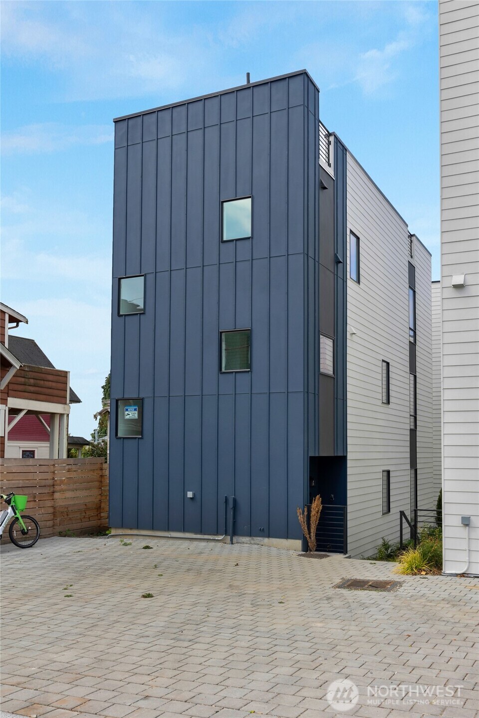 920 16th Avenue, Unit B Seattle, WA 98122 - Photo 33 of 34