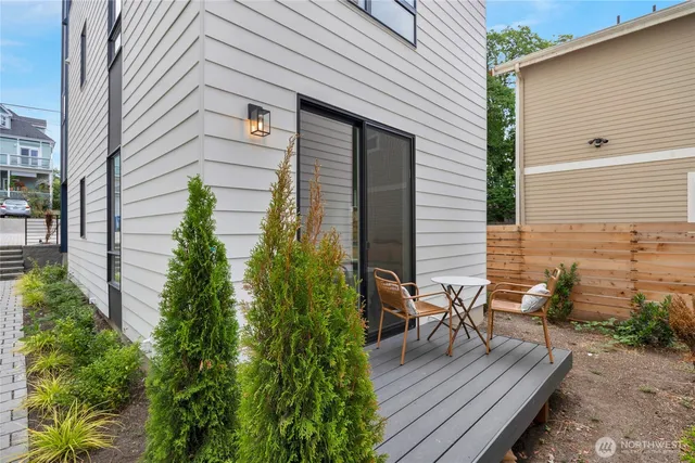 $1,125,000 | 920 16th Avenue, Unit B, Seattle, WA 98122