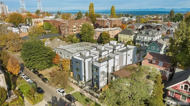 $1,125,000 | 920 16th Avenue, Unit B, Seattle, WA 98122