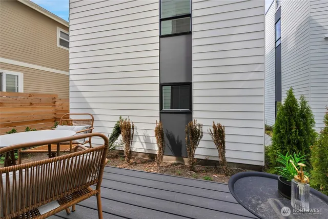 $1,125,000 | 920 16th Avenue, Unit B, Seattle, WA 98122