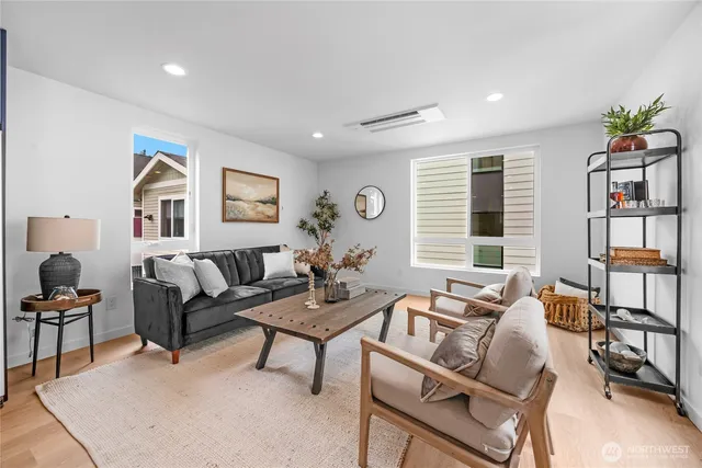 $1,125,000 | 920 16th Avenue, Unit B, Seattle, WA 98122