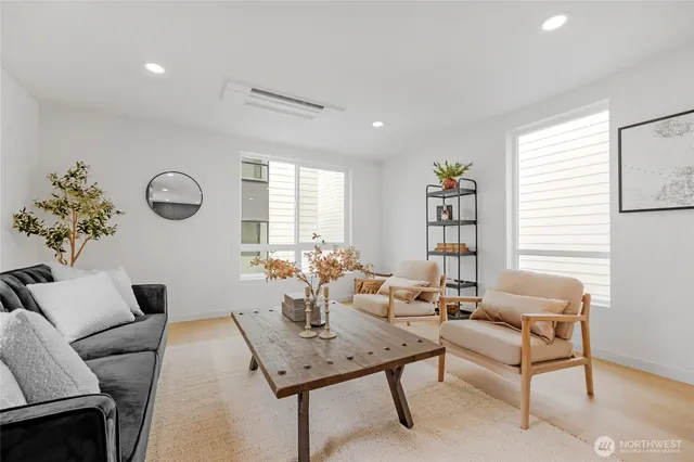 $1,125,000 | 920 16th Avenue, Unit B, Seattle, WA 98122