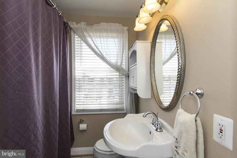 310 Whitfield Road Baltimore, MD 21228 - Photo 14 of 19 Bath