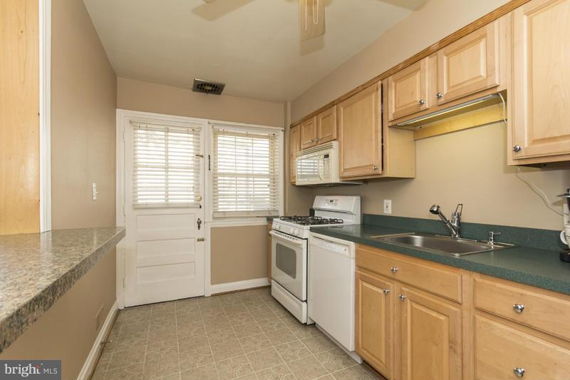 310 Whitfield Road Baltimore, MD 21228 - Photo 8 of 19 Kitchen