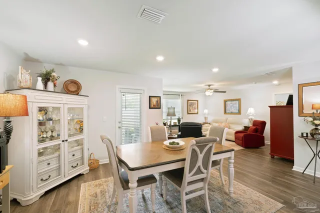 a view of a backyard with plants and table and chairs