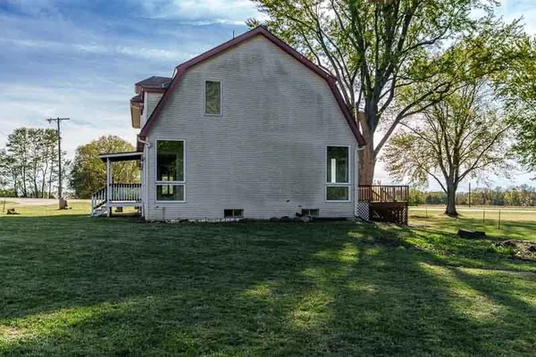 $400,000 | 15685 West State Road, Pecatonica, IL 61063
