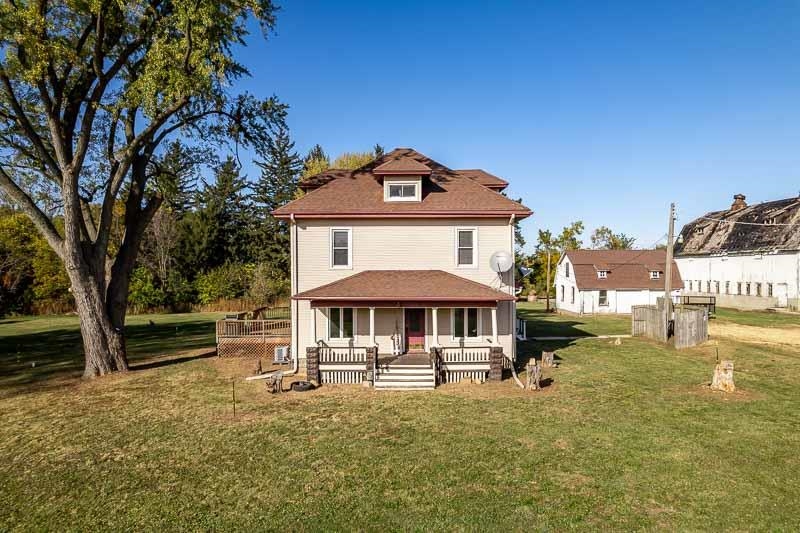 15685 West State Road Pecatonica, IL 61063 - Photo 54 of 69 a front view of a house with garden