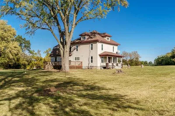 $400,000 | 15685 West State Road, Pecatonica, IL 61063