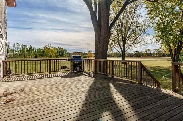 $420,000 | 15685 West State Road, Pecatonica, IL 61063