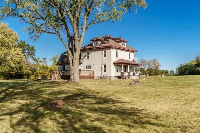 $420,000 | 15685 West State Road, Pecatonica, IL 61063